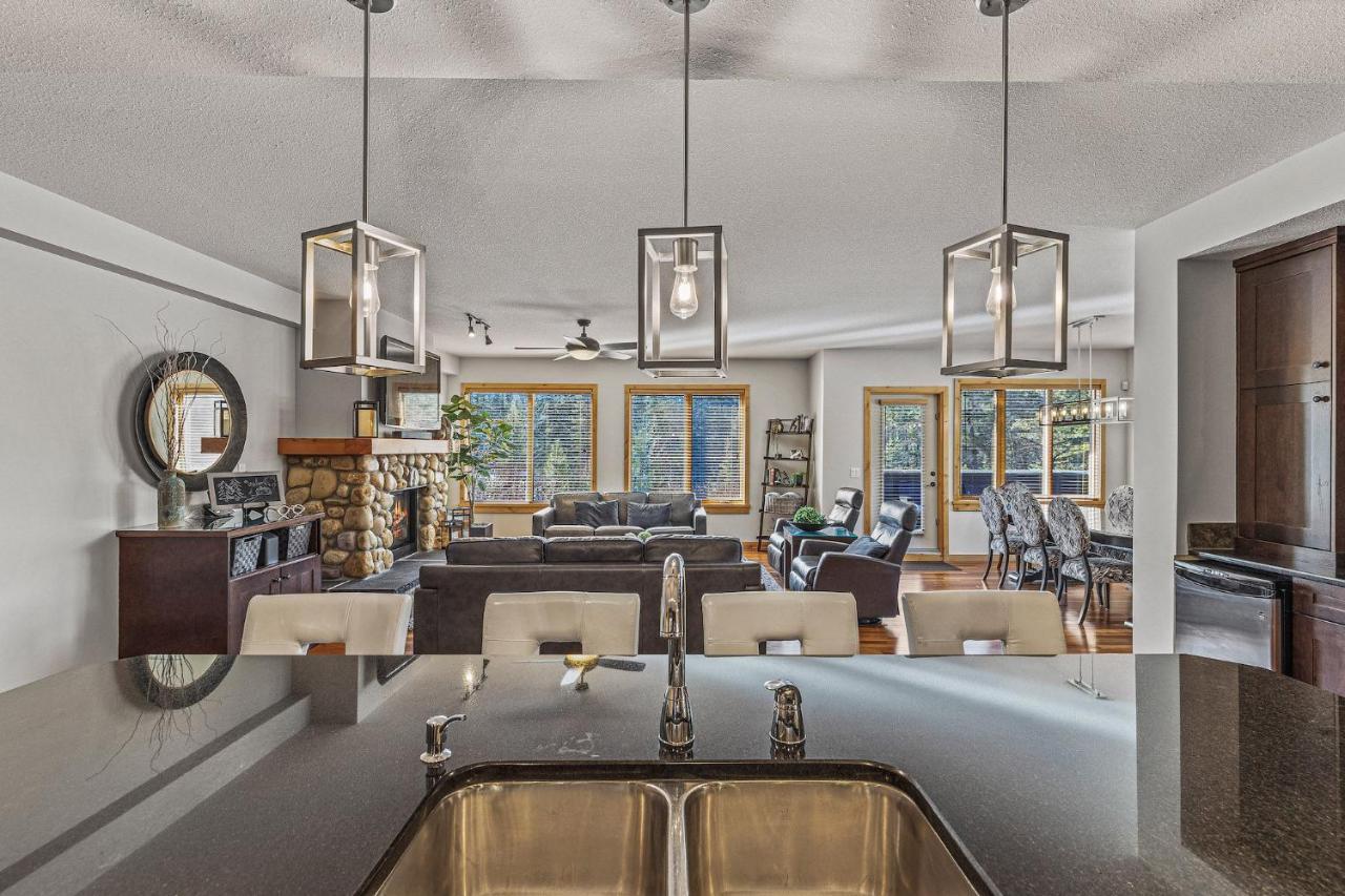 3 Bedroom Condo By Canadian Rockies Vacation Rentals Κάνμορ Εξωτερικό φωτογραφία
