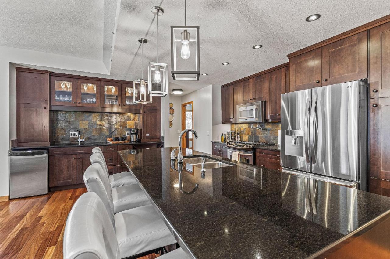 3 Bedroom Condo By Canadian Rockies Vacation Rentals Κάνμορ Εξωτερικό φωτογραφία