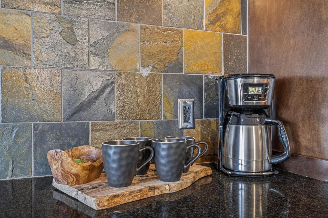 3 Bedroom Condo By Canadian Rockies Vacation Rentals Κάνμορ Εξωτερικό φωτογραφία
