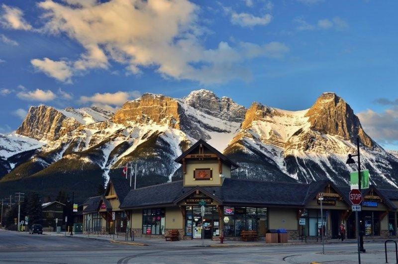 3 Bedroom Condo By Canadian Rockies Vacation Rentals Κάνμορ Εξωτερικό φωτογραφία